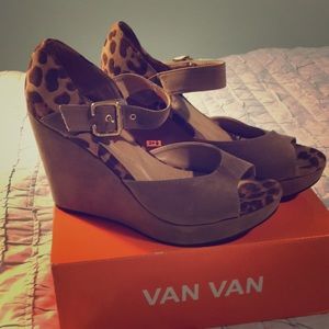 Leopard platform wedges